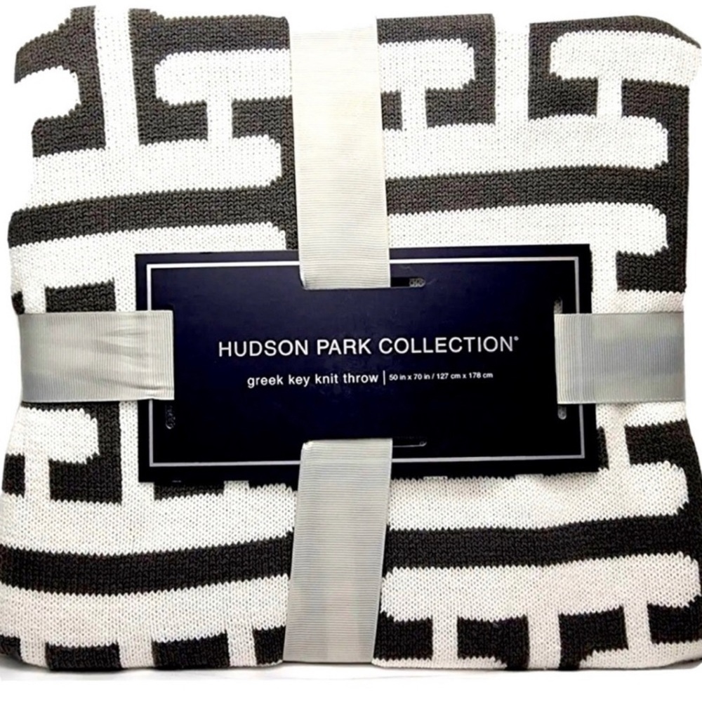 ❤️❤️Hudson Park Collection Key Knit Throw Blanket, Charcoal
